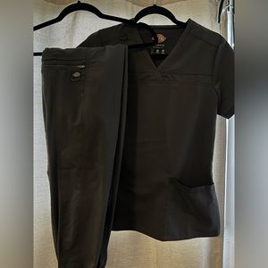 Dickies Scrubs Set, bottom size Small, Top size xSmall (runs big) (worn 3 times)